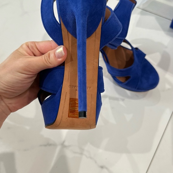 GIVENCHY
Electric Blue Suede Platform Ankle Wrap Shark Lock Sandals Size 8 - Picture 10 of 16
